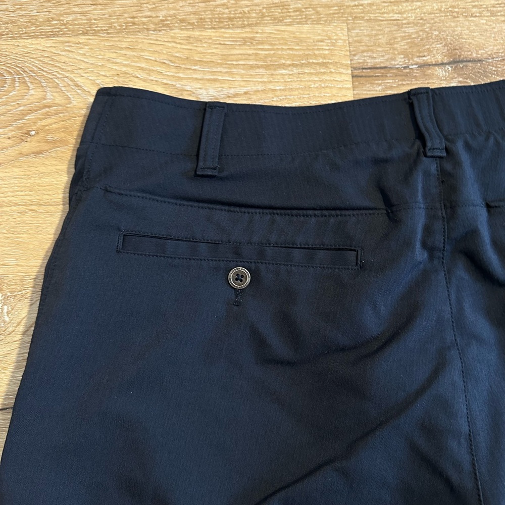 Under Armour Men's Black Shorts Size 36 - Picture 9 of 15